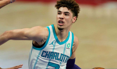 Muda Kaya Raya, LaMelo Ball Modif Terus Lamborghini Urus! thumbnail